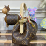 Louis Vuitton Monogram Clutch M46544 Brown